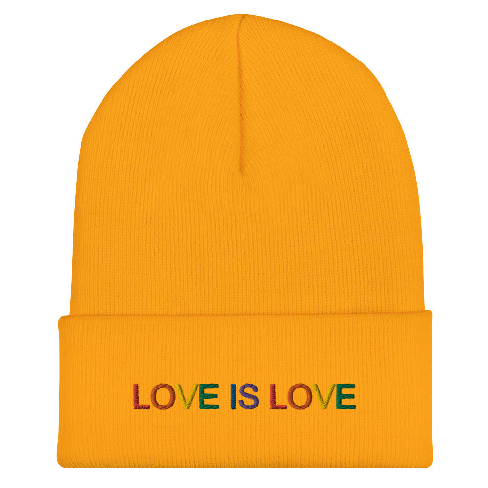 LOVE IS LOVE auf Beanie gestickt