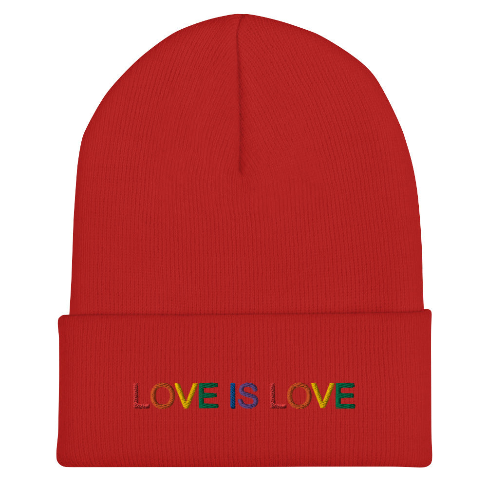 LOVE IS LOVE auf Beanie gestickt