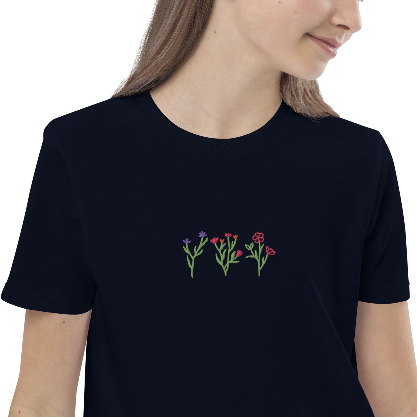 Wildblumen auf Bio-Baumwoll-T-Shirt für Kinder gestickt