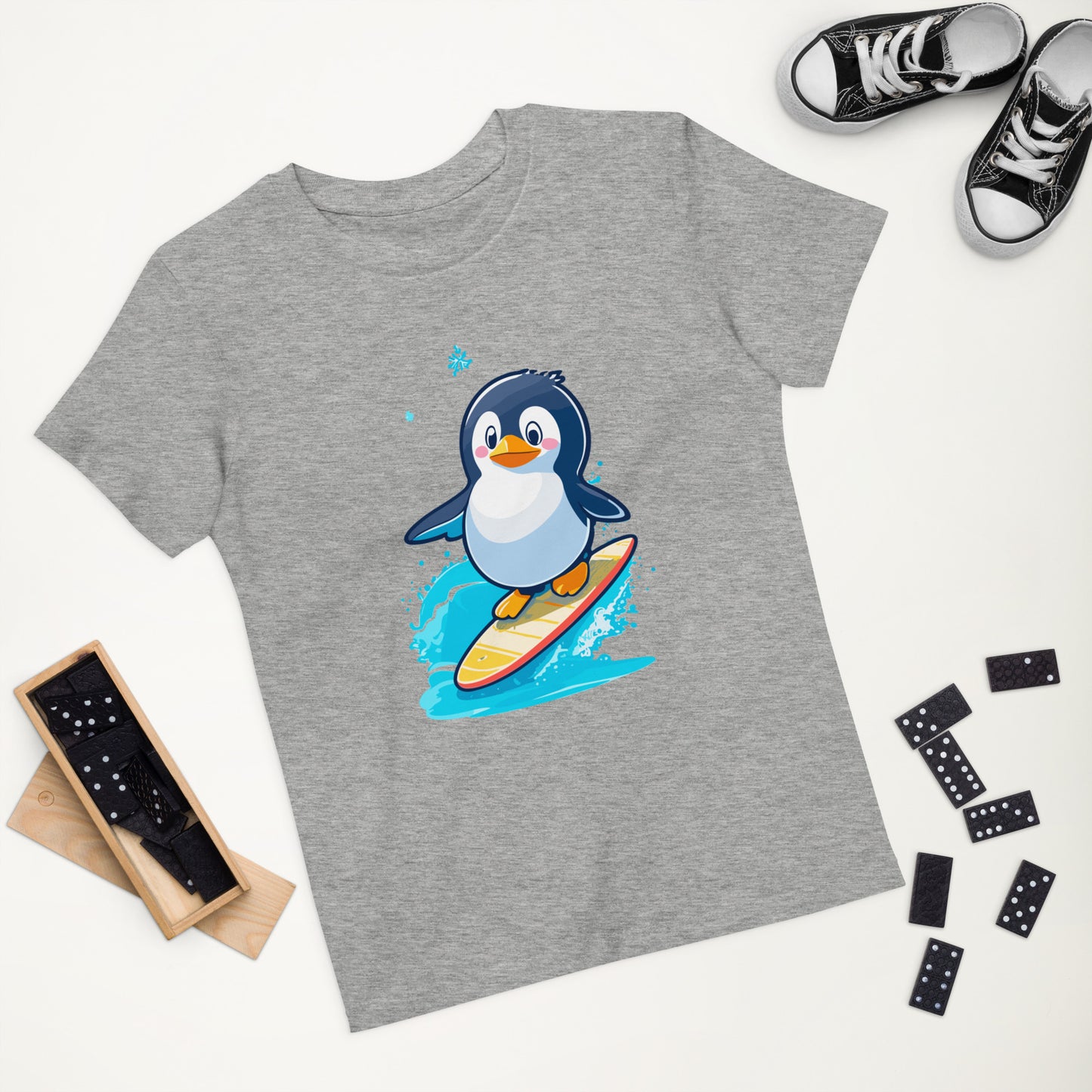 Surfer Pinguin auf Bio-Baumwoll-T-Shirt gedruckt