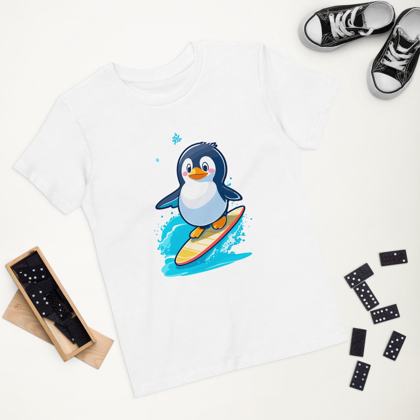 Surfer Pinguin auf Bio-Baumwoll-T-Shirt gedruckt