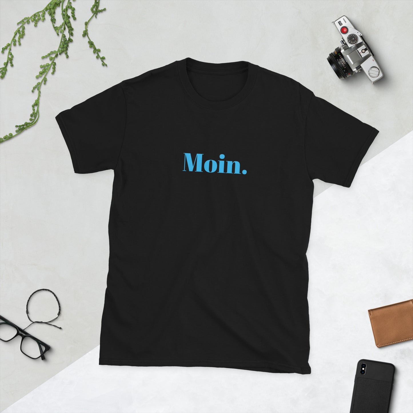 Moin. auf Unisex-T-Shirt gedruckt