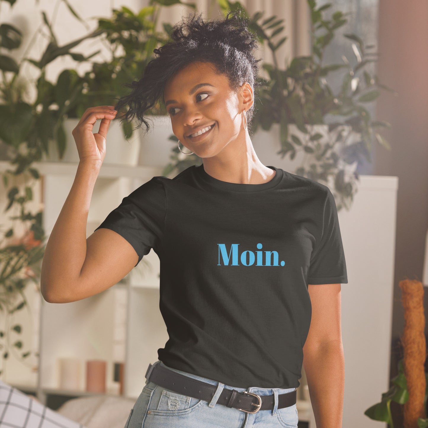 Moin. auf Unisex-T-Shirt gedruckt