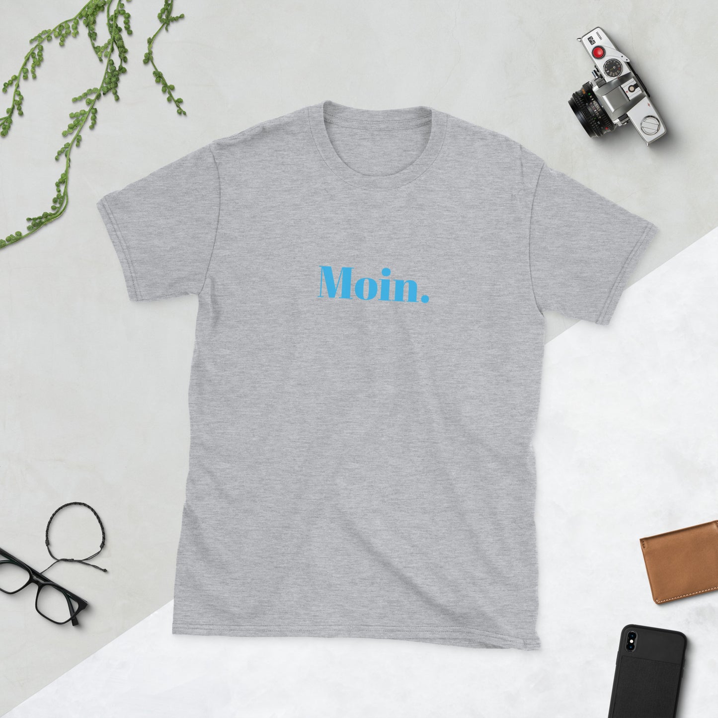 Moin. auf Unisex-T-Shirt gedruckt