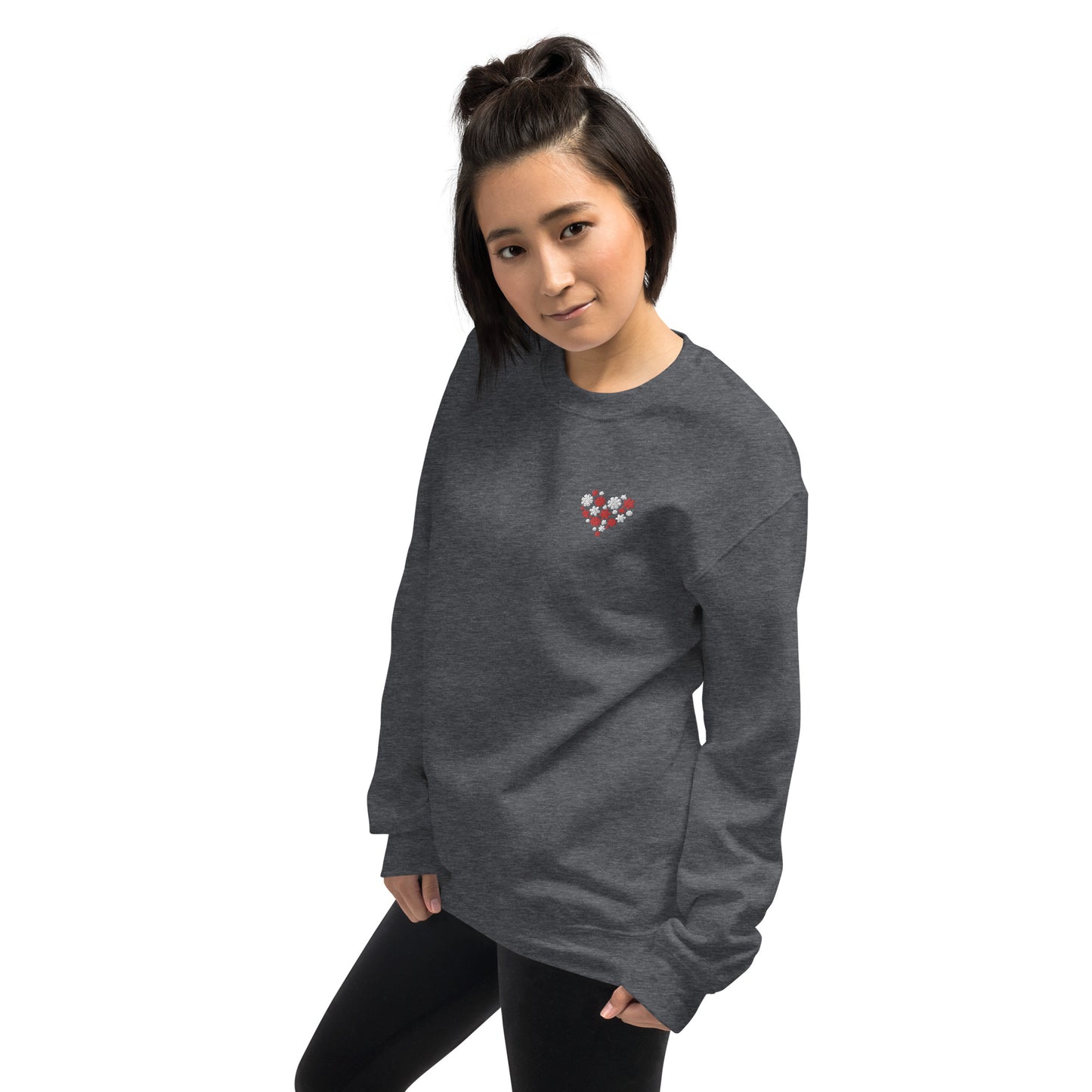 Blütenherz auf Unisex-Pullover gestickt