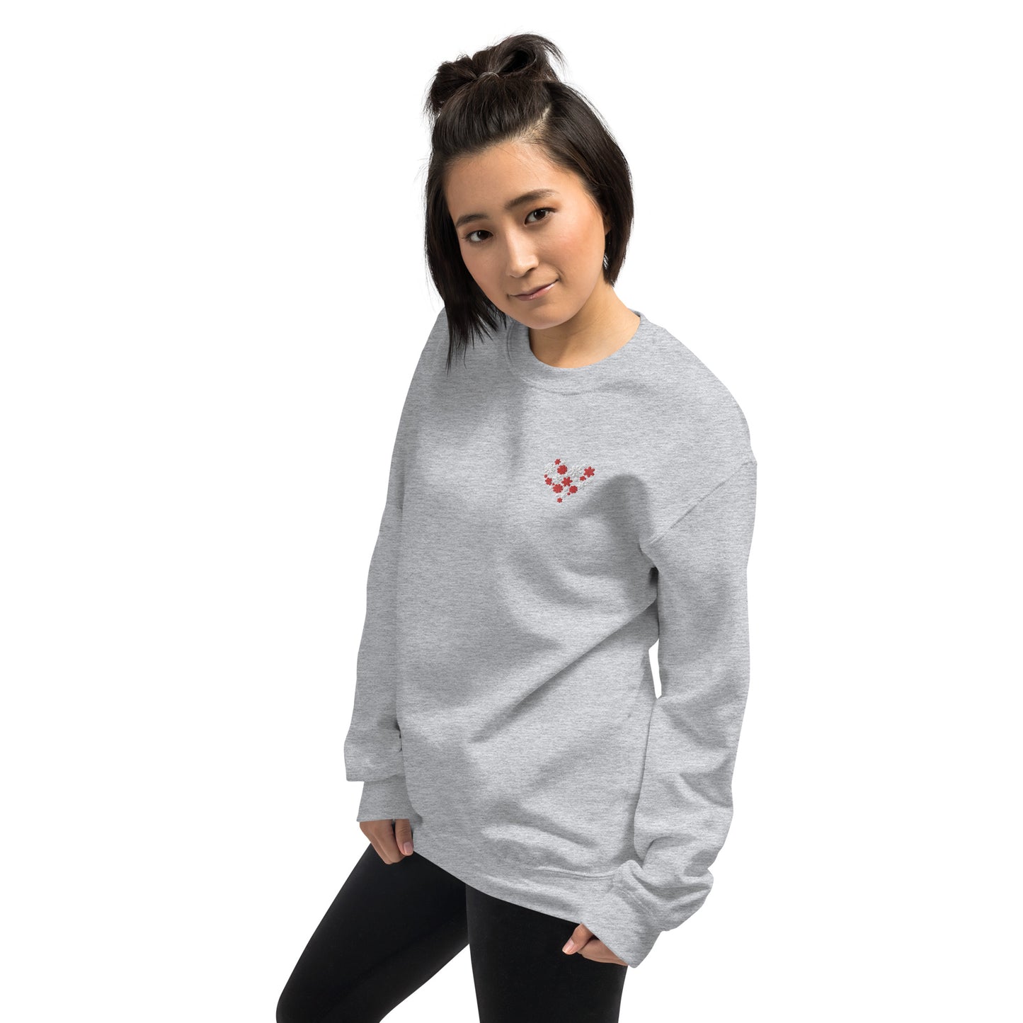 Blütenherz auf Unisex-Pullover gestickt