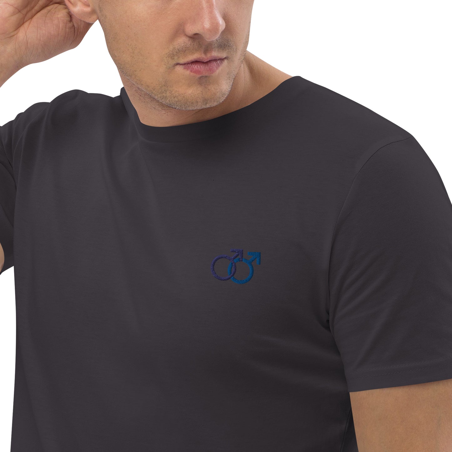 Mann liebt Mann blau auf Unisex-Bio-Baumwoll-T-Shirt gestickt