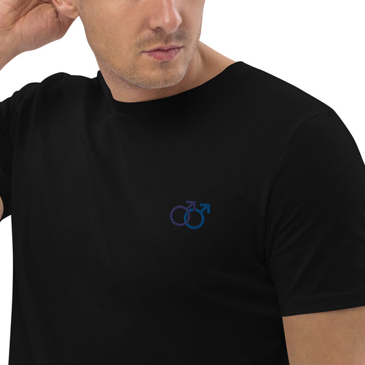 Mann liebt Mann blau auf Unisex-Bio-Baumwoll-T-Shirt gestickt