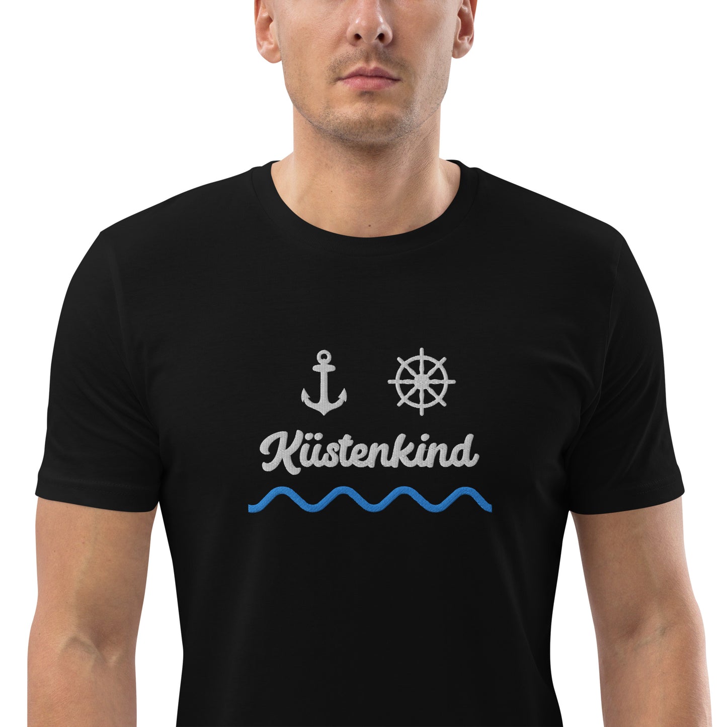 Küstenkind Motiv (Anker und Steuerrad) auf Unisex-Bio-Baumwoll-T-Shirt gestickt