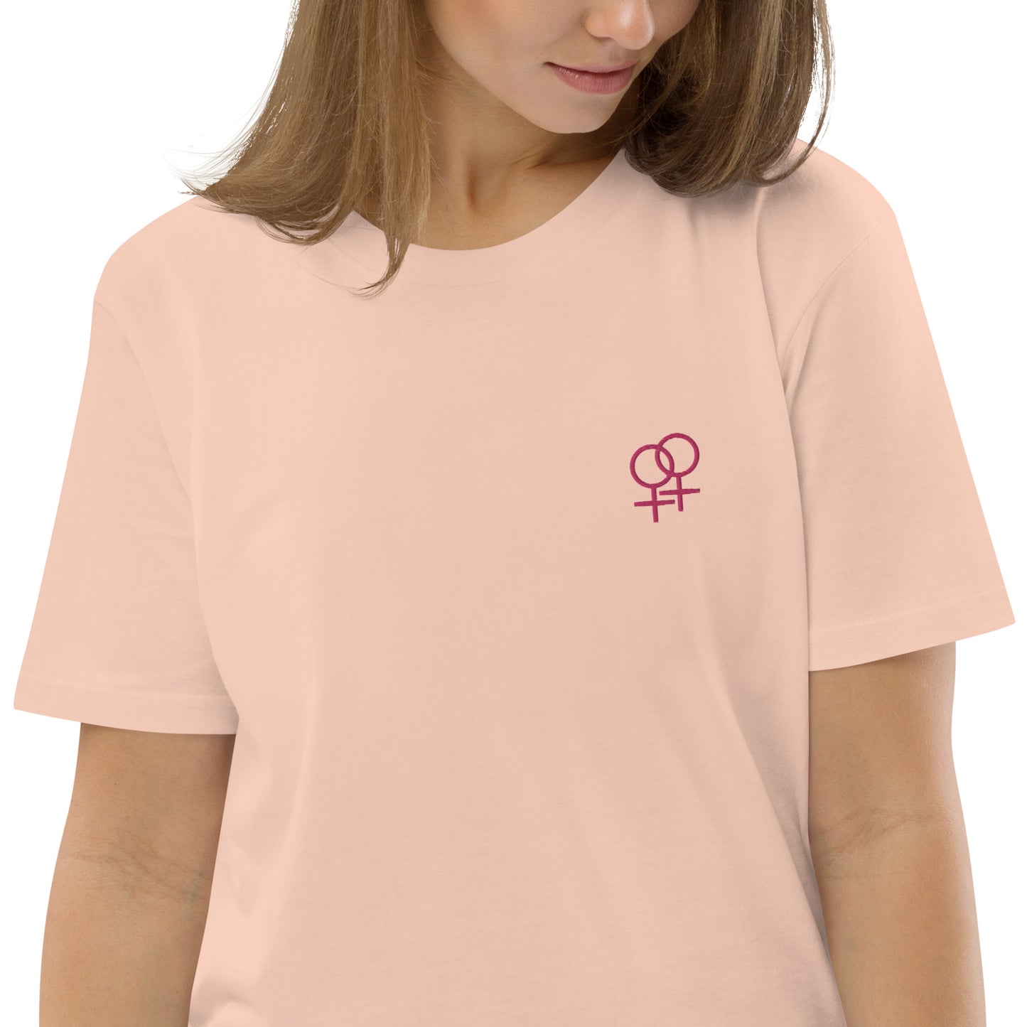 Frau liebt Frau pink auf Unisex-Bio-Baumwoll-T-Shirt gestickt