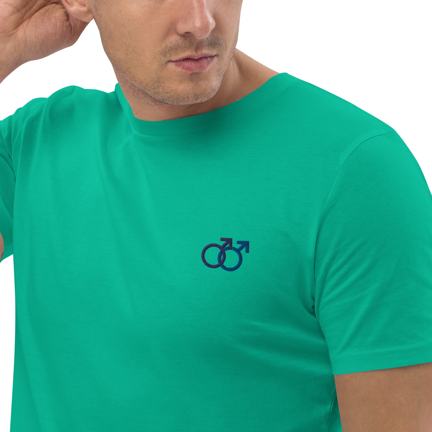 Mann liebt Mann blau auf Unisex-Bio-Baumwoll-T-Shirt gestickt