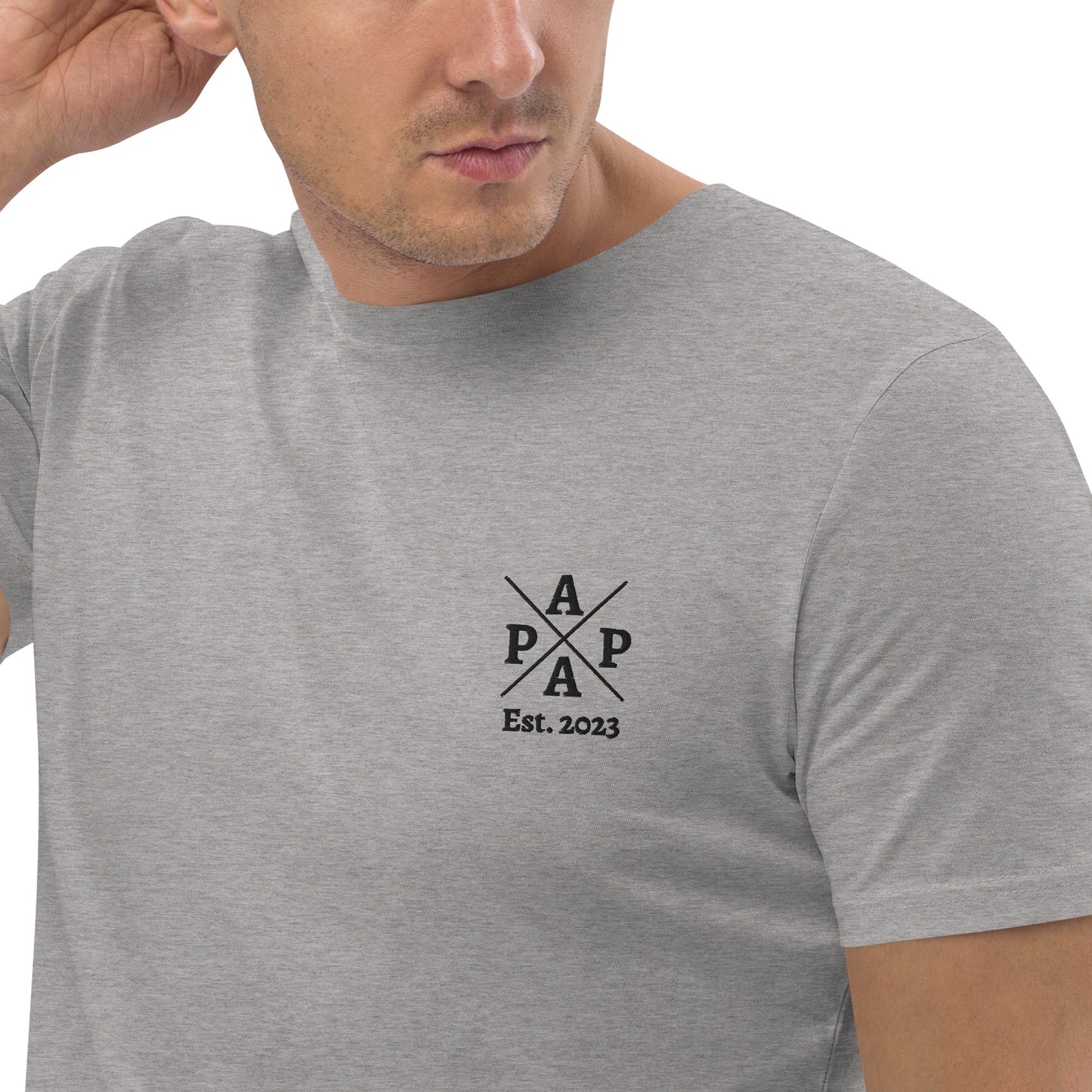 Papa auf Unisex-Bio-Baumwoll-T-Shirt gestickt Personalisierbar