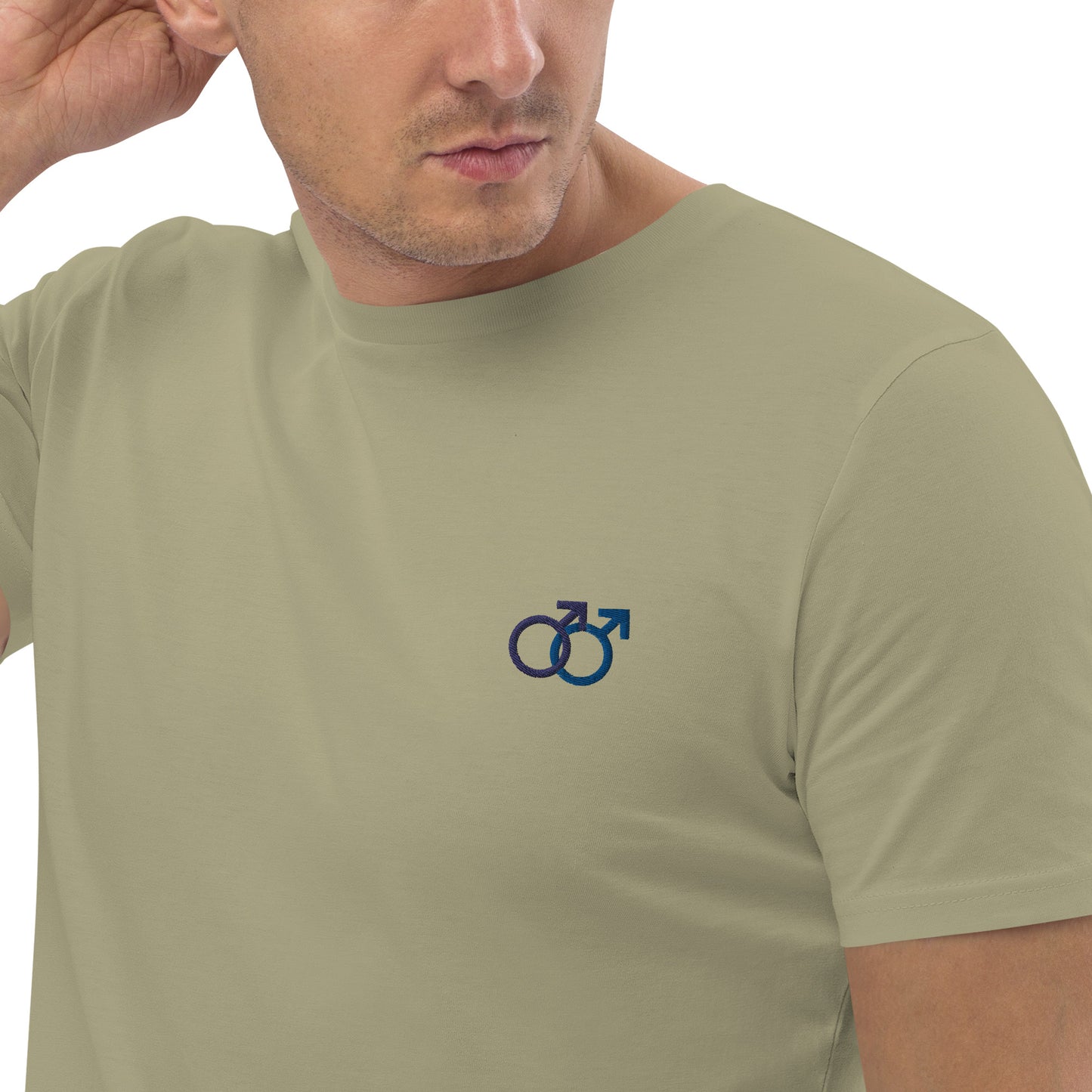 Mann liebt Mann blau auf Unisex-Bio-Baumwoll-T-Shirt gestickt