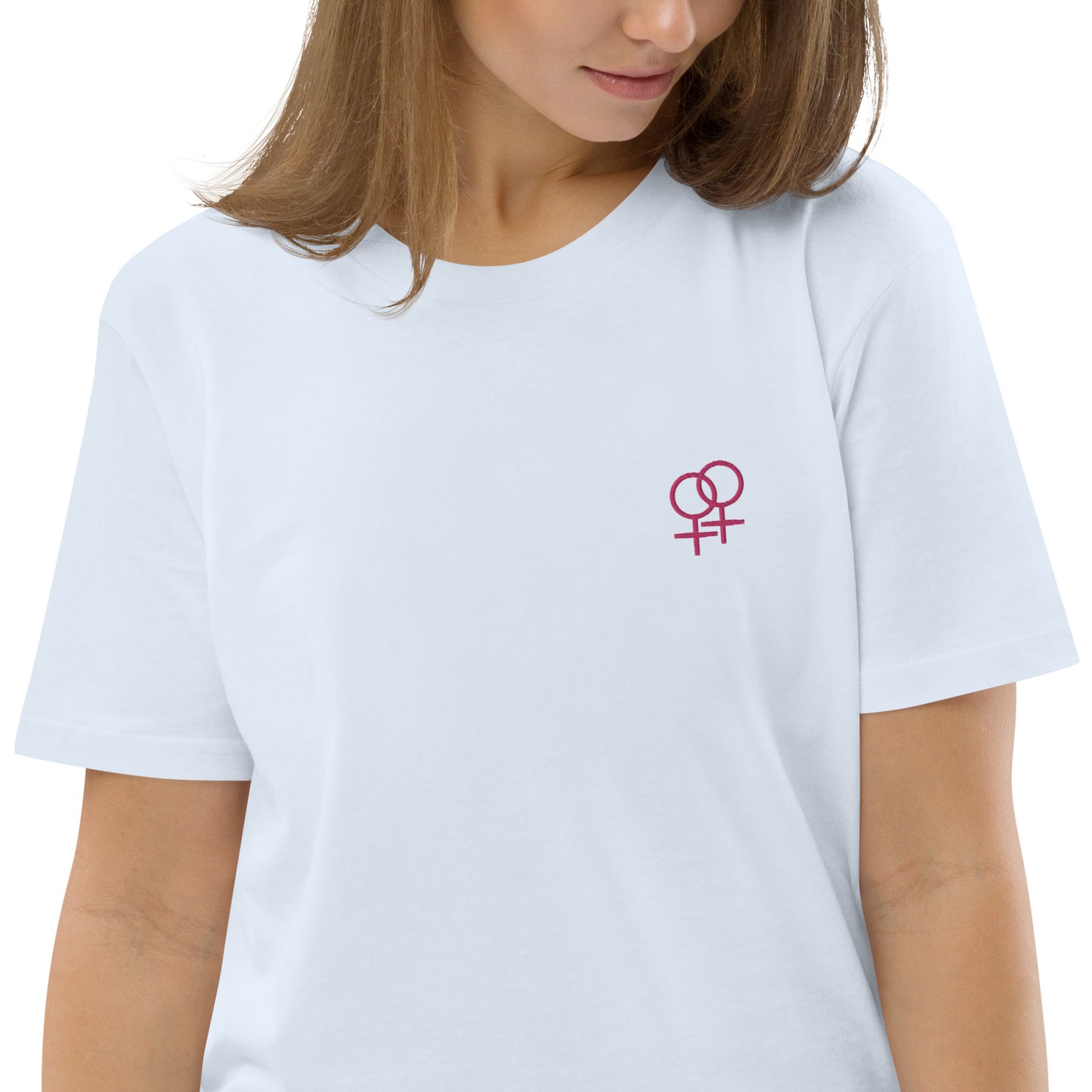 Frau liebt Frau pink auf Unisex-Bio-Baumwoll-T-Shirt gestickt