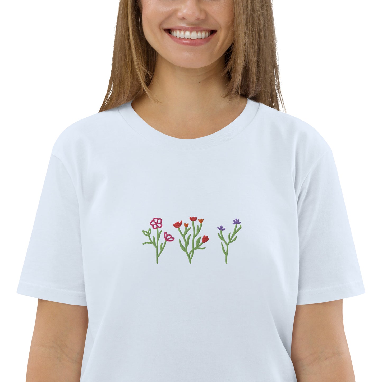 Wildblumen auf Unisex-Bio-Baumwoll-T-Shirt gestickt