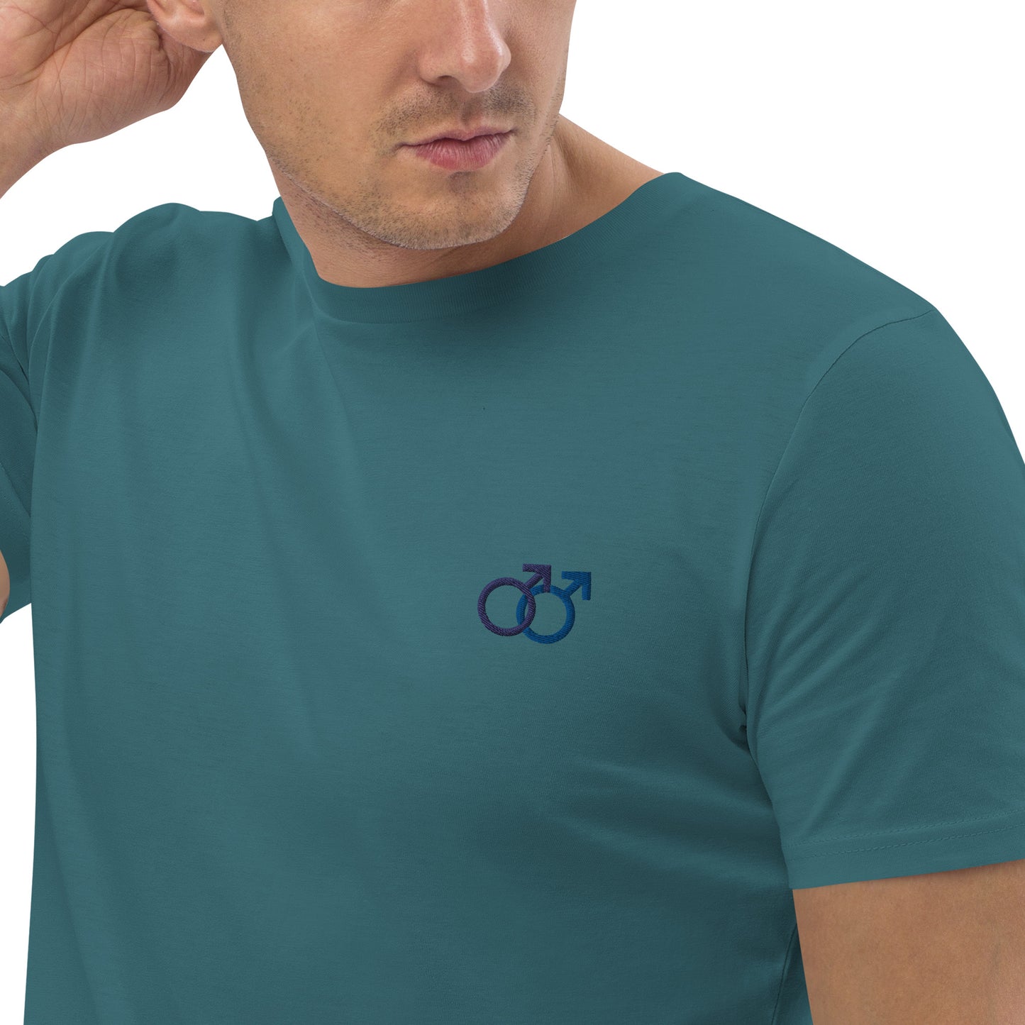 Mann liebt Mann blau auf Unisex-Bio-Baumwoll-T-Shirt gestickt