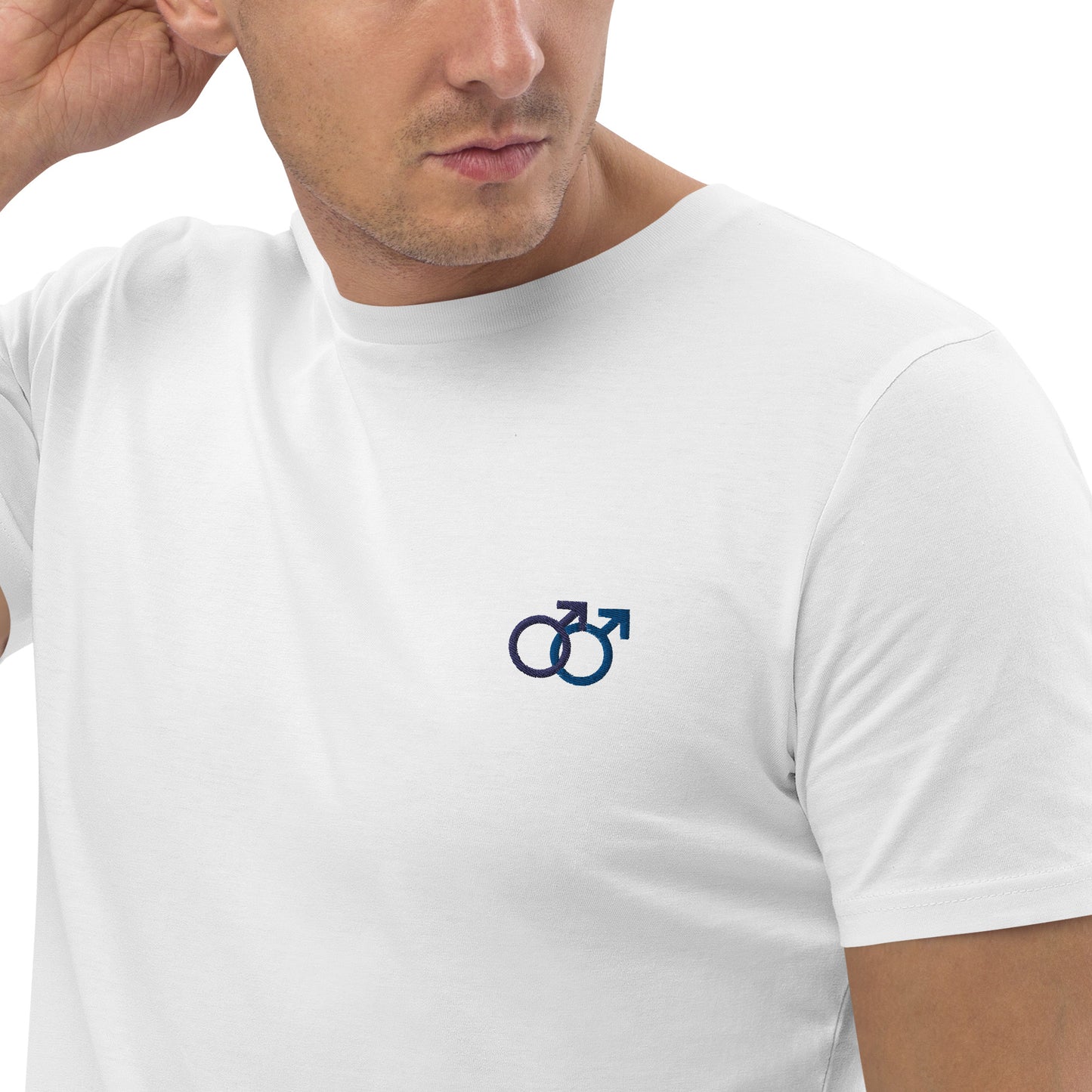 Mann liebt Mann blau auf Unisex-Bio-Baumwoll-T-Shirt gestickt